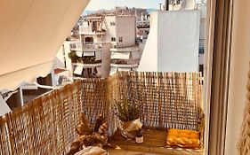 Central & Comfortable, With Acropolis View